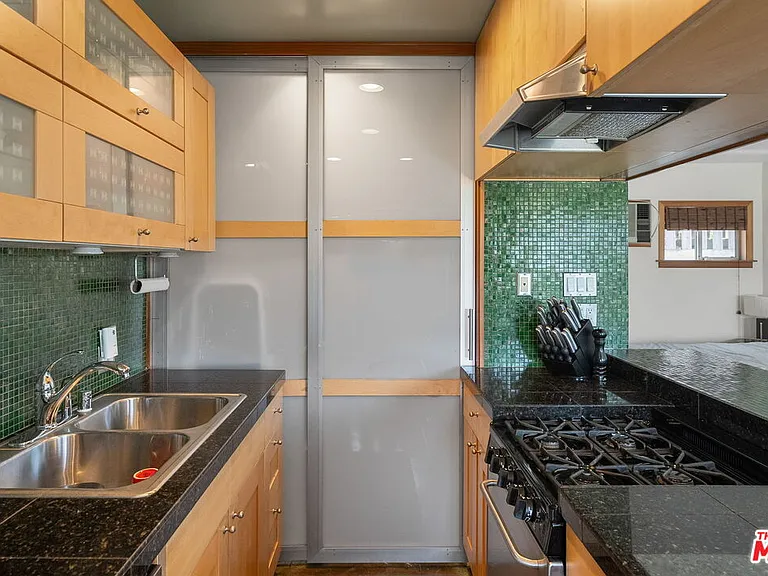 709 Ocean Park Blvd #C — Photo 3