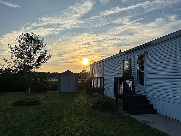 3rd image of 689 Waters Edge Pl