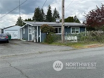 801 Dayton Avenue NE photo 1