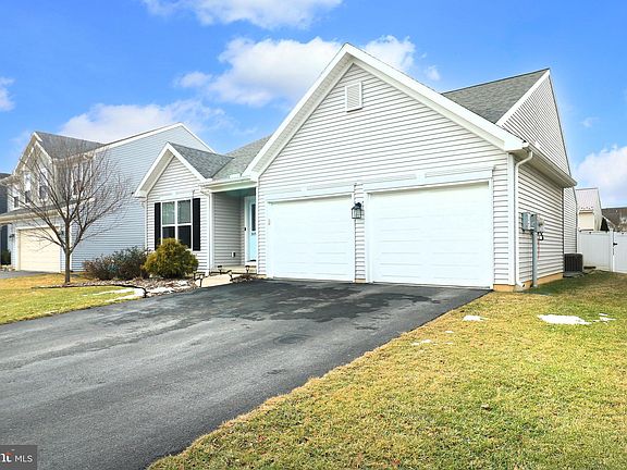3rd image of 305 Amberleigh Ln