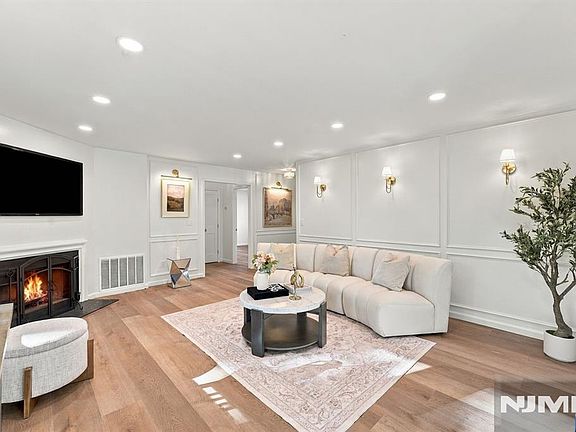 2nd image of 14 Parsons Court