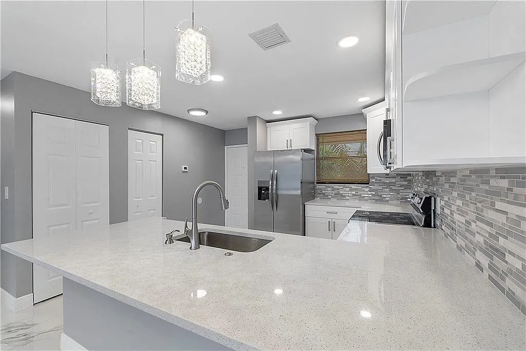 2 bed, 2.0 bath, 840 sqft, $2,350 — Photo 3