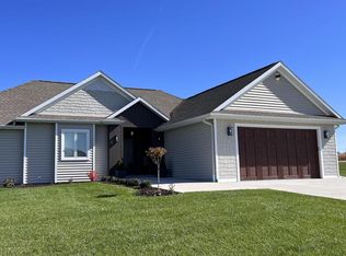 N6313 Tradewinds Cir, Beaver Dam, WI 53916