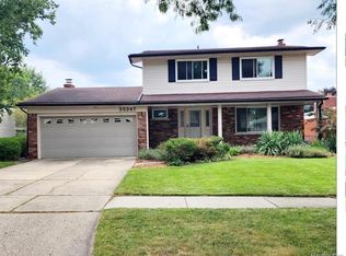 35347 Alta Vista Dr, Sterling Heights, MI 48312