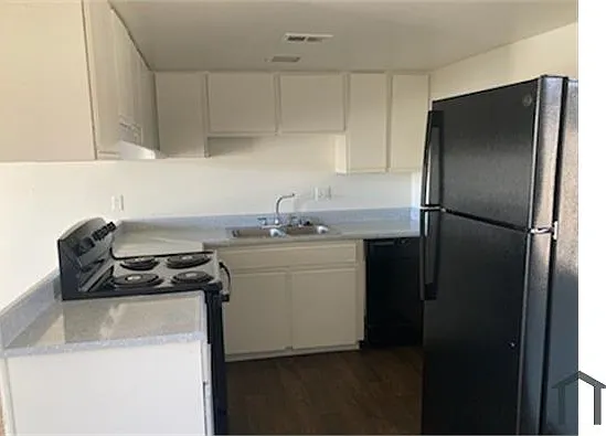 2 bed, 956 sqft, $1,296 — Photo 2