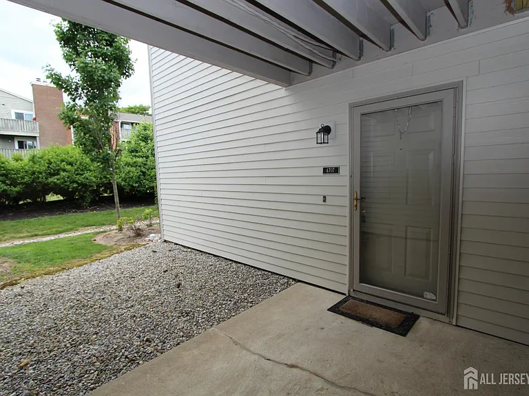 4707 Ravens Crest Dr — Photo 8