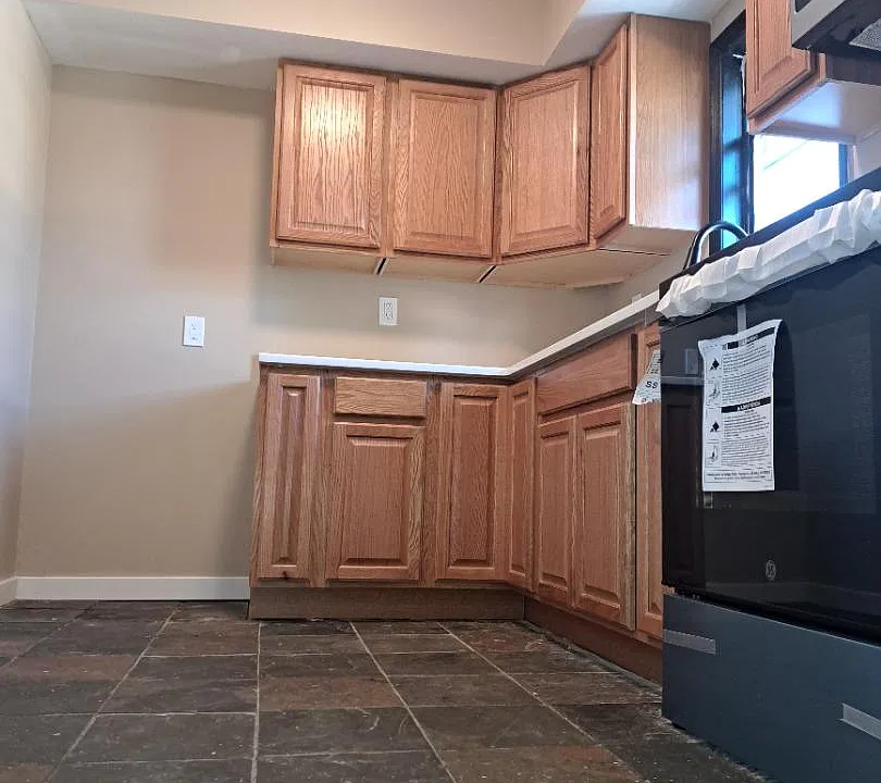 943 E 5th St