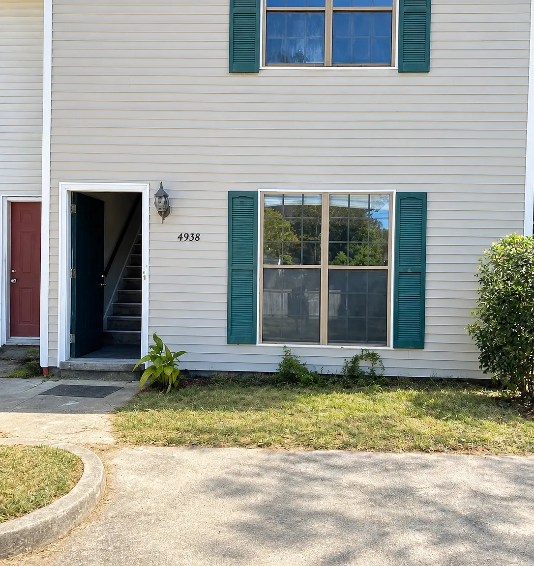 2 bed, 1.0 bath, 1044 sqft, $1,075 — Photo 1
