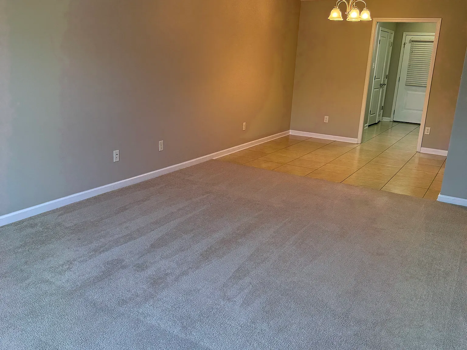 2 bed, 1056 sqft, $925 — Photo 2