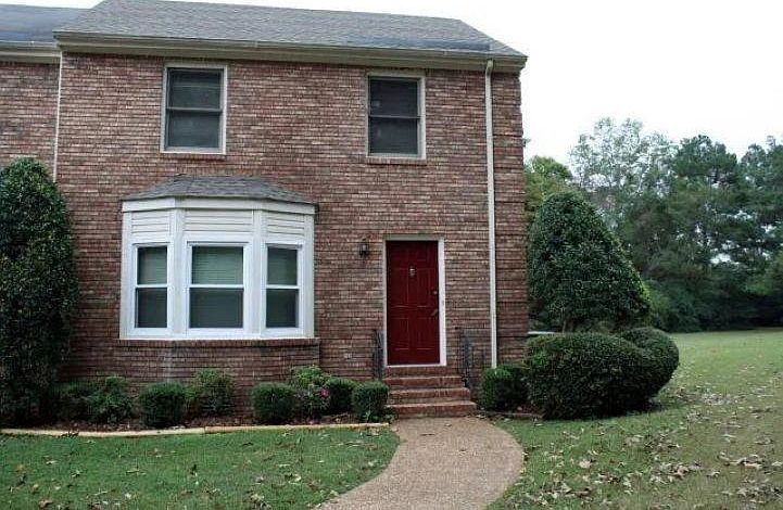 1st image of 271 Woodcastle Dr