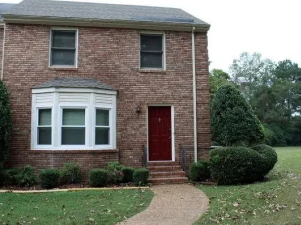 271 Woodcastle Dr, Florence, AL 35630