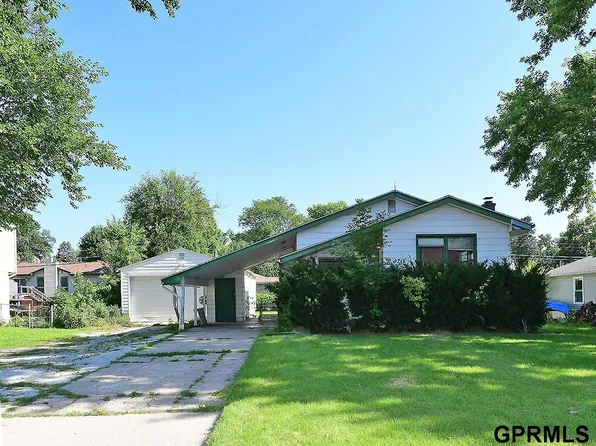 8718 Hamilton St, Omaha, NE 68114