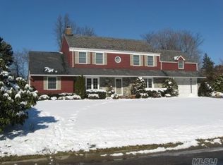 125 Northwoods Rd, Manhasset, NY 11030