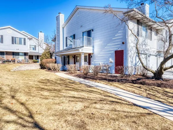 7938 Knottingham Cir APT B, Darien, IL 60561
