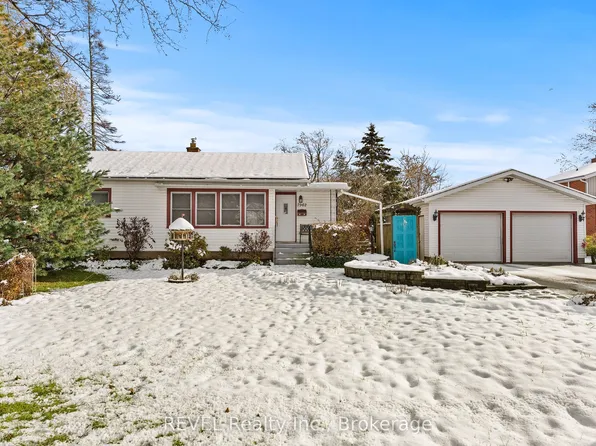 7962 Booth St, Niagara Falls, ON L2H 1E8