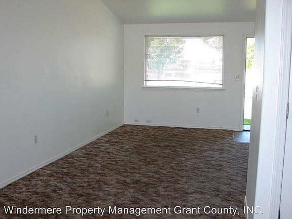 2nd image of 907 E Ball Ct