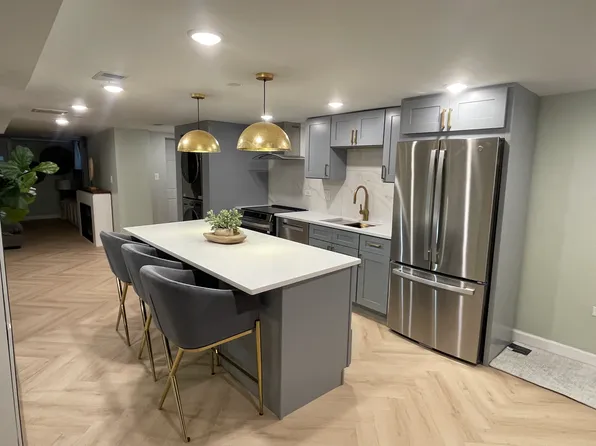 (undisclosed Address), Chicago, IL 60615