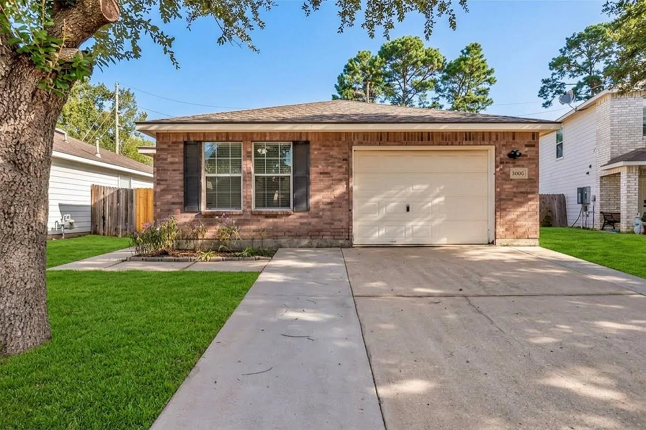 3 bed, 2.0 bath, 1390 sqft, $1,800 — Photo 1