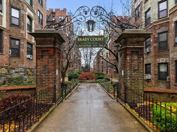 760 Brady Ave APT 217, Bronx, NY 10462