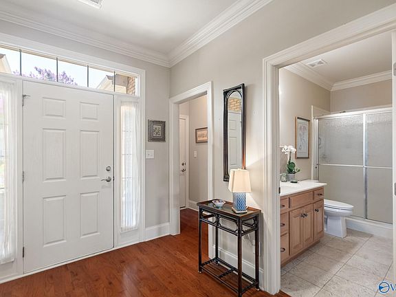 5th image of 16124 Shropshire Dr SE