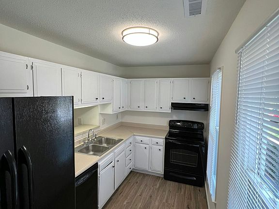 4th image of 413 Hickorywood Cir