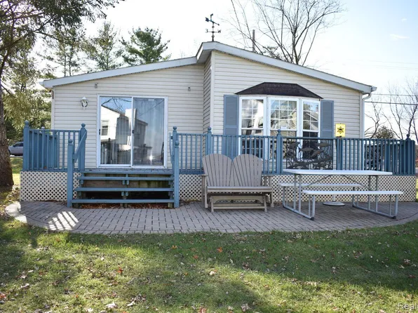 8974 Dexter Pinckney Rd, Pinckney, MI 48169