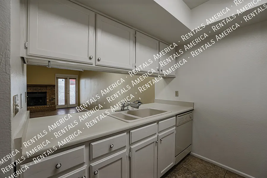 Mi Special! Cute 2 Bed 2 Bath Townhome In Tempe! This Is A Must See! — Photo 3