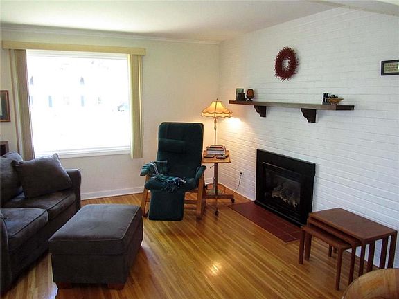 5th image of 208 Village Ln