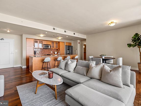 4th image of 675 President St Unit 2409