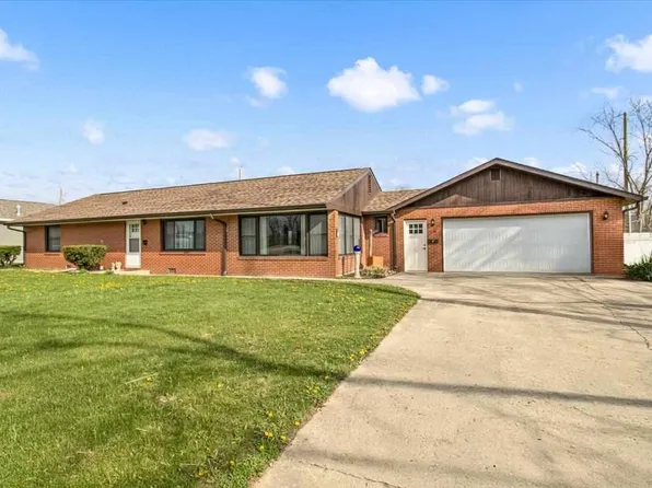 4 Crestwood Dr, Winchester, IN 47394