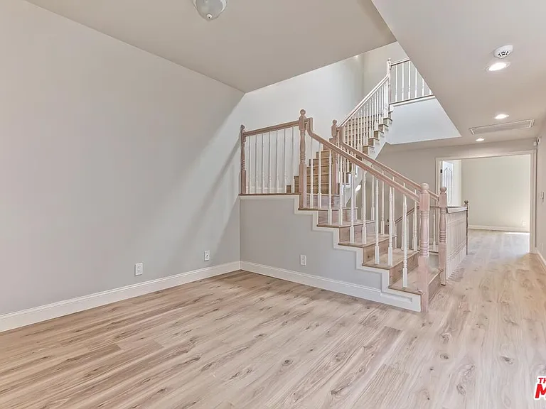 11603 Mississippi Ave — Photo 24