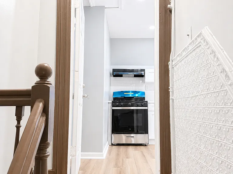369 S 19th St #3 — Photo 6