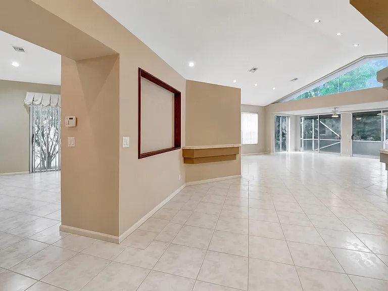 11081 Springbrook Cir — Photo 7