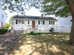 121 Longdean Rd, Fairfield, CT 06824