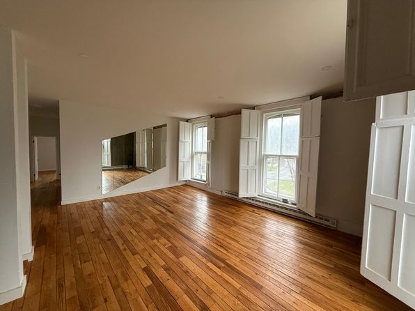 4 Main St #1