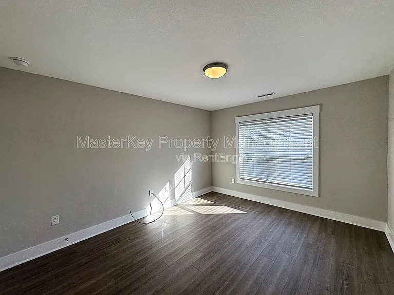 102 N Dunn St — Photo 14