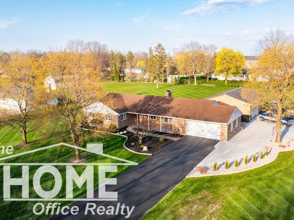 200 Elmwood Dr, Corunna, MI 48817