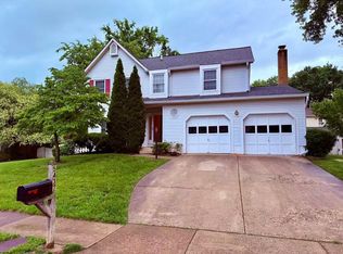 5437 Braddock Ridge Dr, Centreville, VA 20120