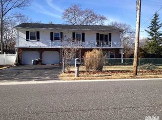 1152 Coates Ave, Holbrook, NY