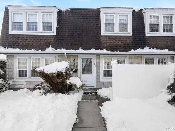 120 Whalers Cove #120, Babylon, NY 11702