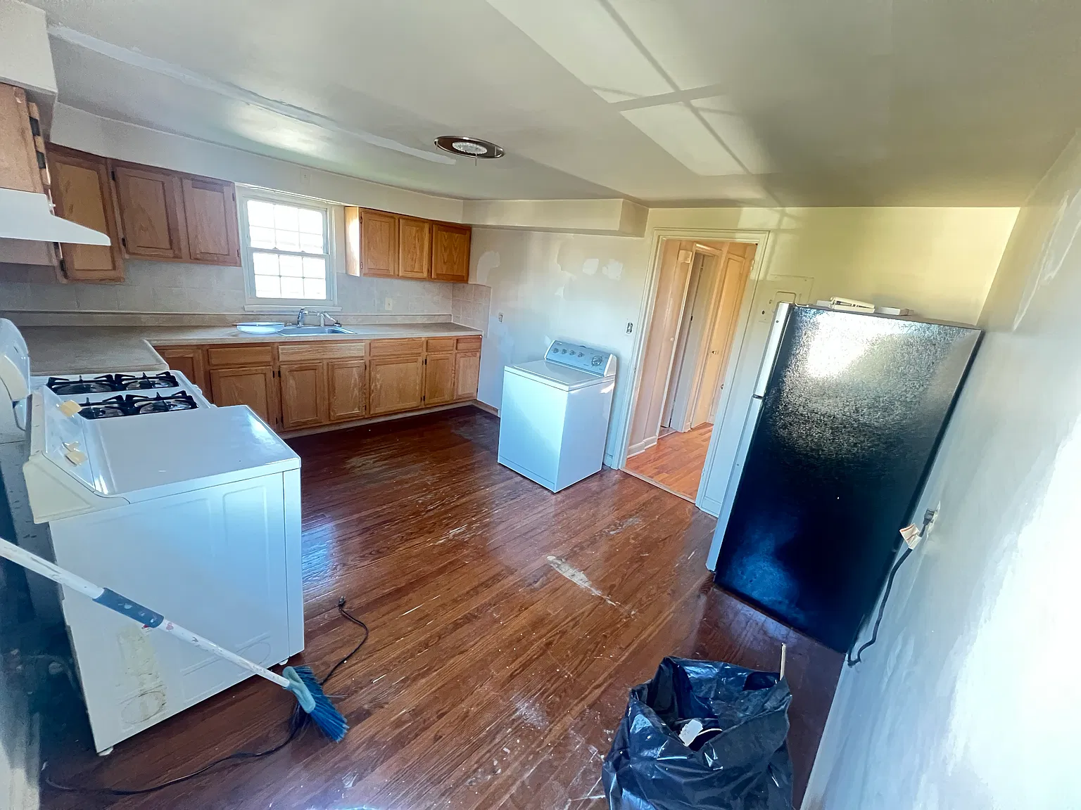 2 bed, 1700 sqft, $2,900 — Photo 1