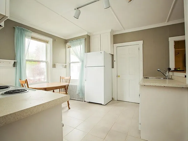 15 Webster St #2 — Photo 7