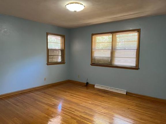 2nd image of 395 Oxford St N