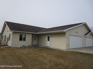 908 Maplewood Dr, Pelican Rapids, MN 56572