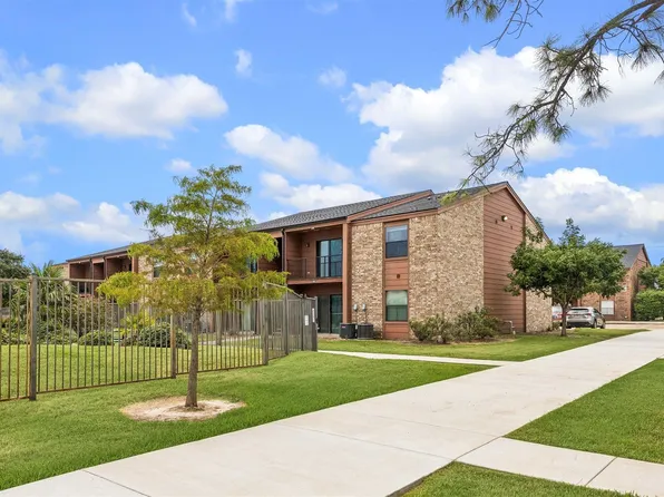 904 University Oaks Blvd APT 118, College Station, TX 77840