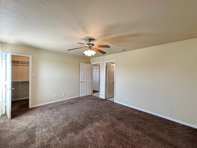 4304 Elms Run Cir — Photo 19