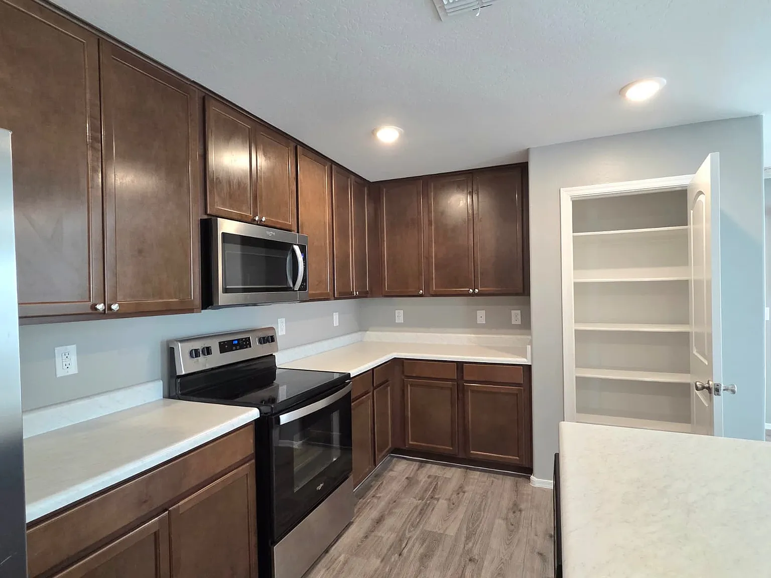 4 bed, 1860 sqft, $1,899 — Photo 3
