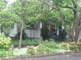 90 6th St, Ashland, OR 97520