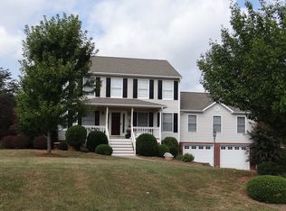 112 Kings Grant Dr, Goode, VA 24556
