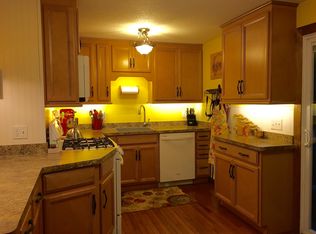 10 Bayberry Dr, Ashaway, RI 02804